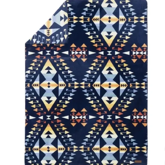 Pendleton Ultra Soft Throw, Big Thunder Print - Picture 3 of 5